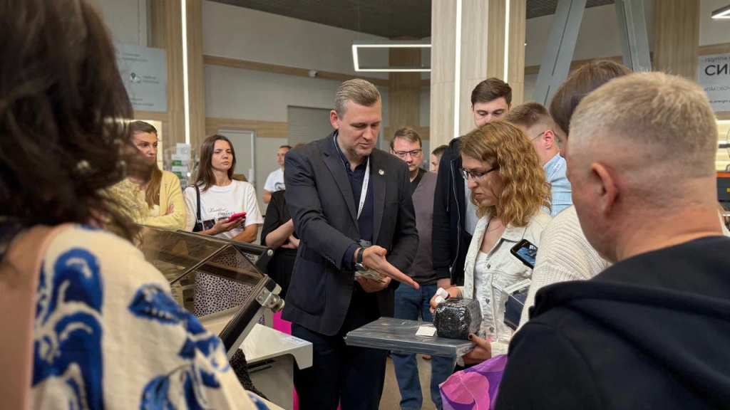 Участники тестируют оборудование