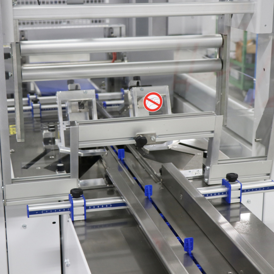 Упаковочная машина Smipack FW750S-LR SERVO