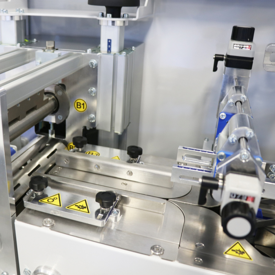 Упаковочная машина Smipack FW750S-LR SERVO