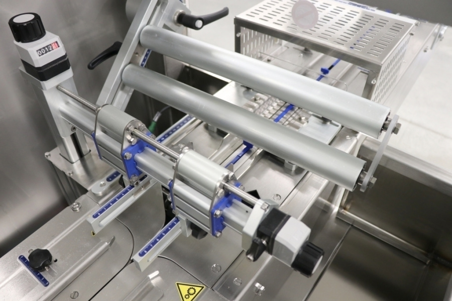 Упаковочная машина Smipack FW300E INOX