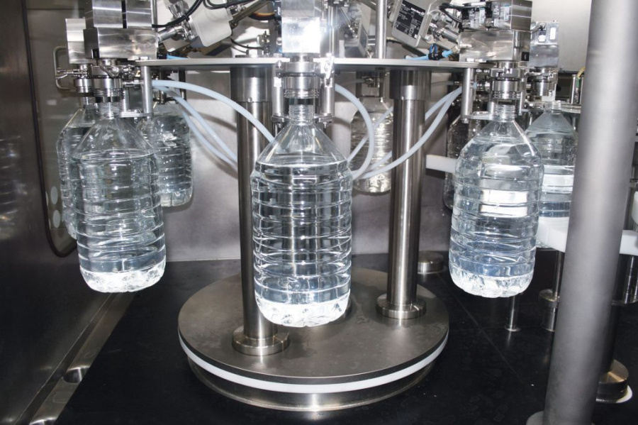 Машина для розлива в бутылки SMI HEVF для негазированных напитков